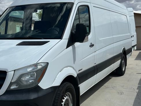 Used 2015 Mercedes-Benz Sprinter 2500 image 2