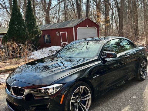 Used 2018 BMW M4 Convertible image 16