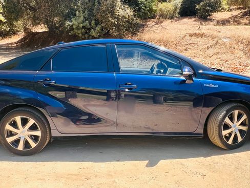 Used 2019 Toyota Mirai image 11