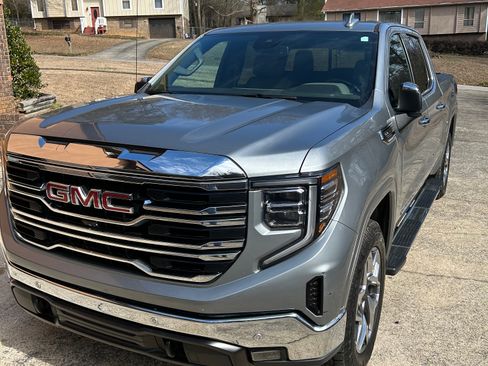 Used 2023 GMC Sierra 1500 SLT w/ SLT Premium Plus Package image 4