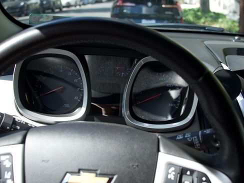 Used 2017 Chevrolet Equinox Premier w/ Enhanced Convenience Package image 9