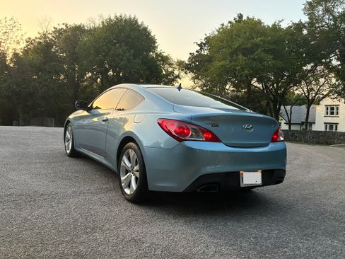 Used 2010 Hyundai Genesis 2.0T RWD image 11