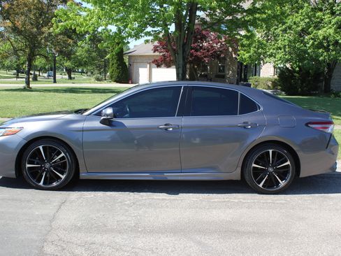Used 2018 Toyota Camry XSE image 6