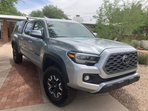 Used 2023 Toyota Tacoma TRD Off-Road w/ Technology Package AWD/4WD image 12