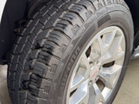 Used 2018 GMC Yukon SLE w/ SLE Value Package image 14