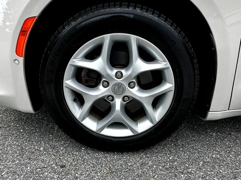 Used 2017 Chrysler Pacifica Touring-L Plus w/ Advanced Safetytec Group image 8