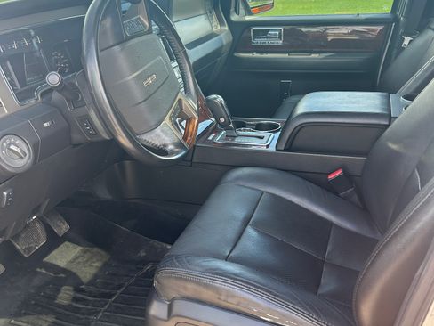 Used 2012 Lincoln Navigator L 4WD image 17