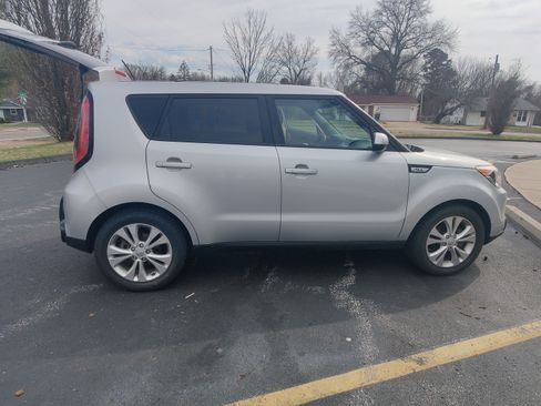 Used 2016 Kia Soul + image 8