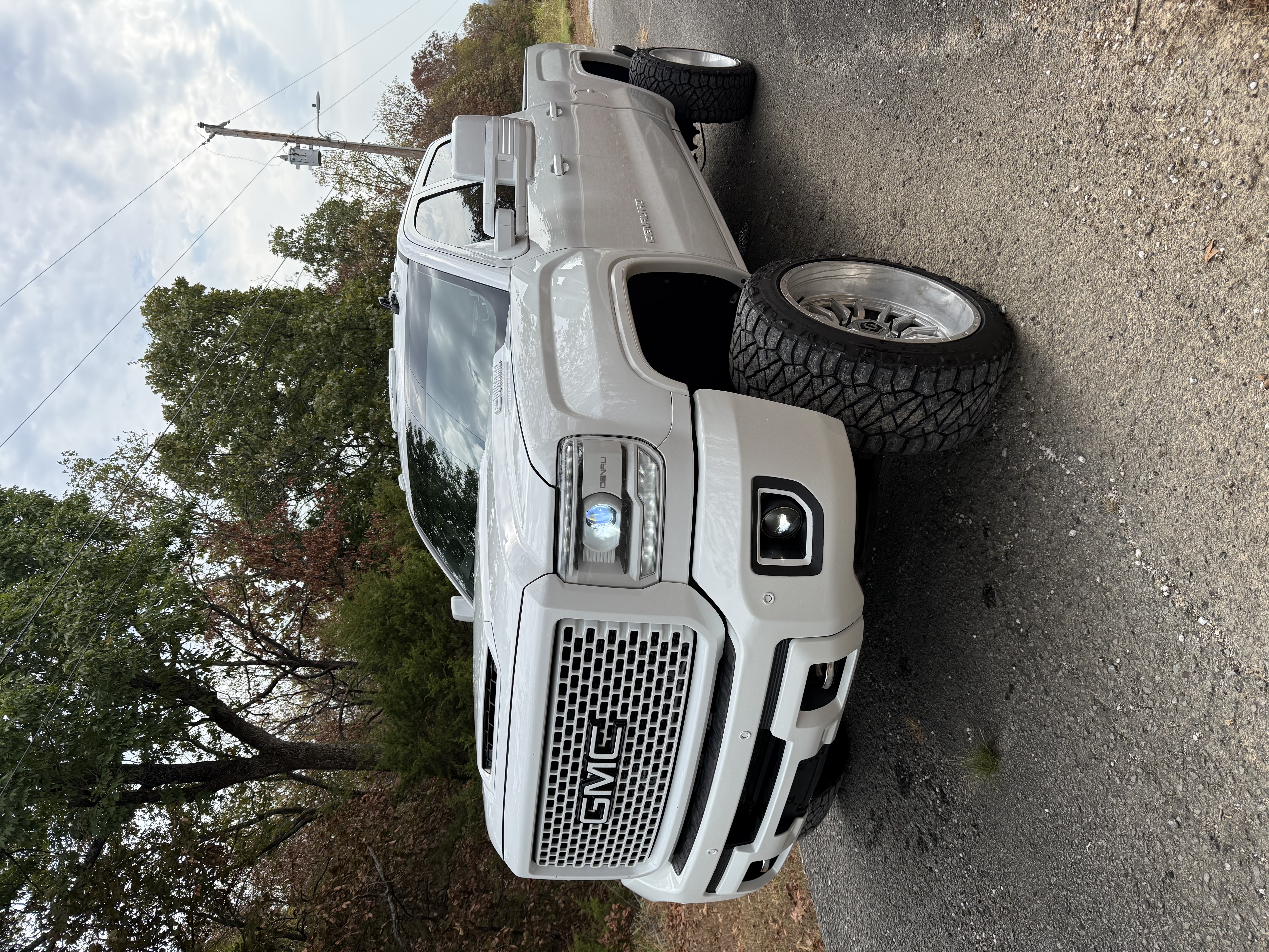 Used 2017 GMC Sierra 2500 Denali w/ Duramax Plus Package AWD/4WD image 1