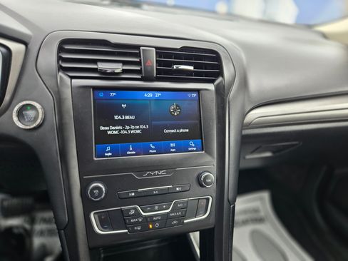 Used 2020 Ford Fusion SE w/ Equipment Group 151A image 20