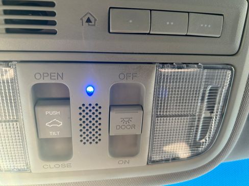 Used 2011 Honda Odyssey Touring image 16