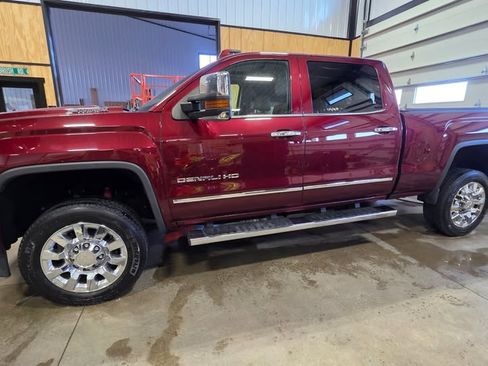 Used 2017 GMC Sierra 2500 Denali w/ Duramax Plus Package image 16