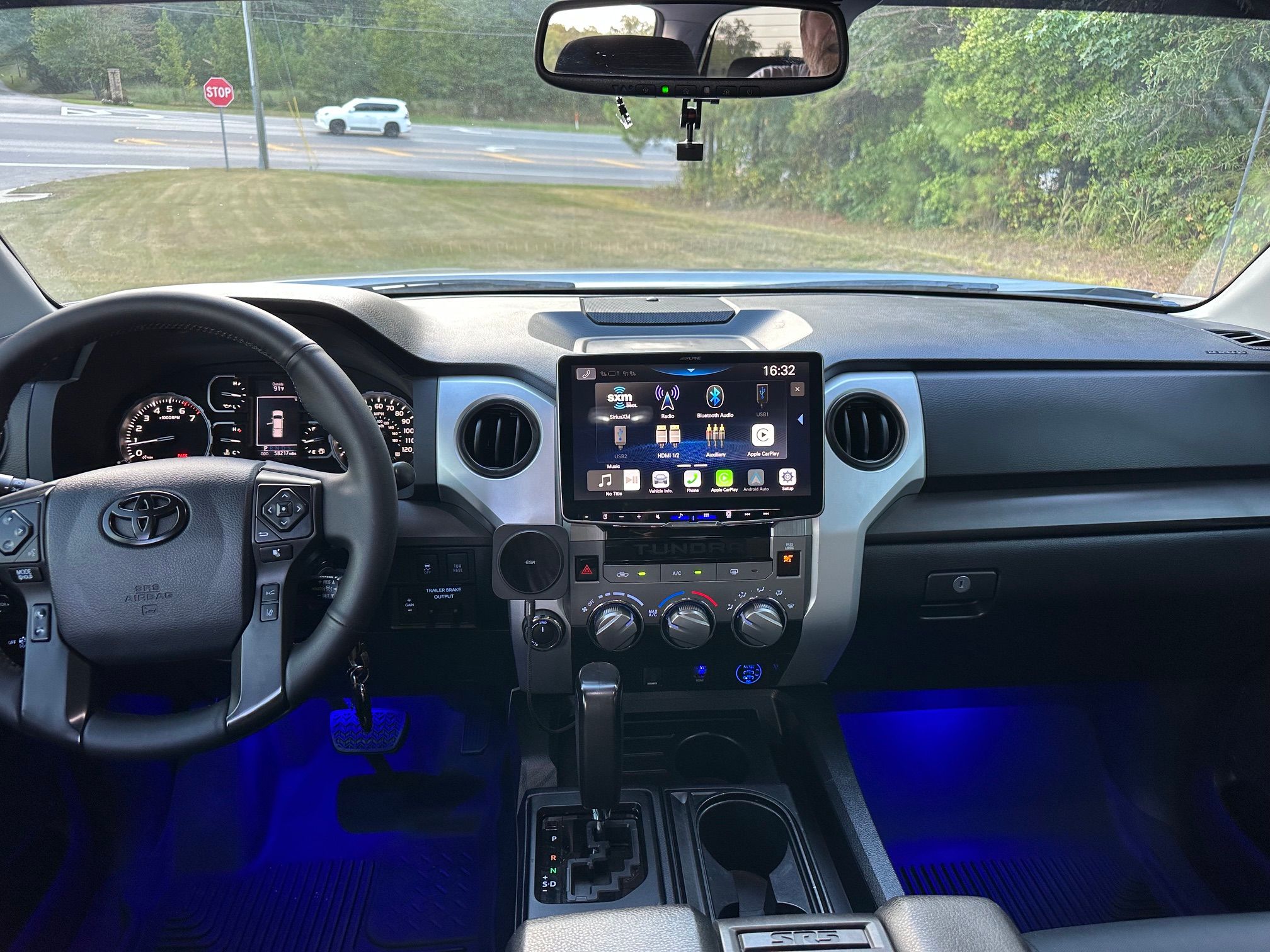 Used 2019 Toyota Tundra SR5 w/ SR5 Upgrade Package AWD/4WD image 11
