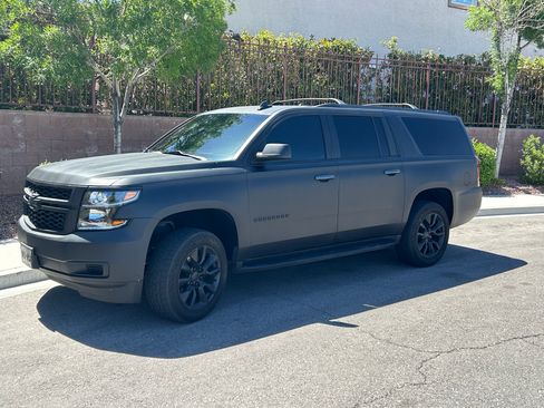 Used 2018 Chevrolet Suburban LT RWD image 1