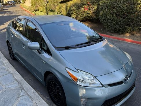 Used 2014 Toyota Prius Three image 8