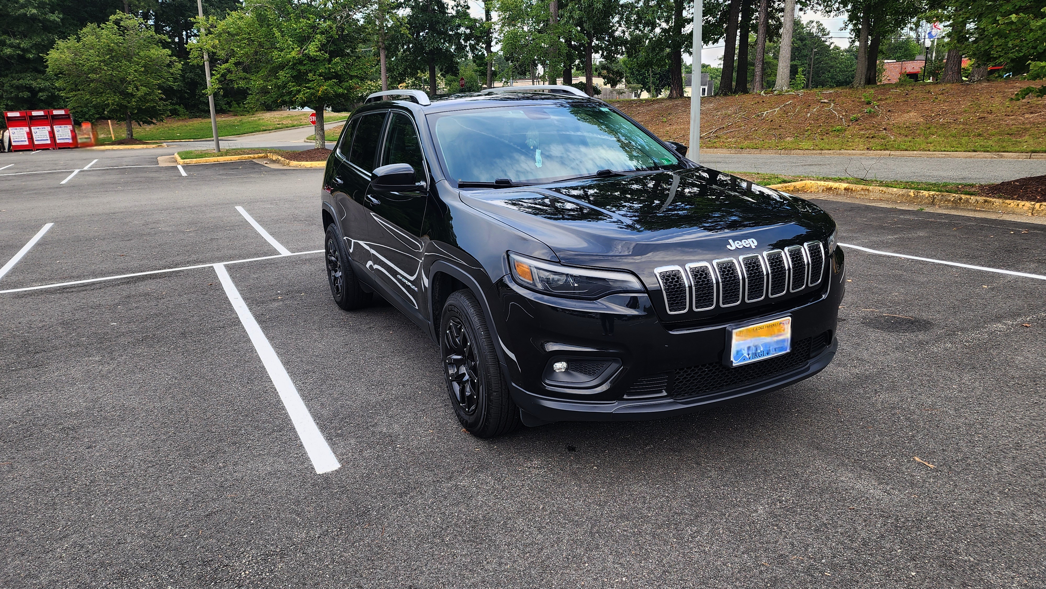 Used 2019 Jeep Cherokee Latitude w/ Cold Weather Group AWD/4WD image 14