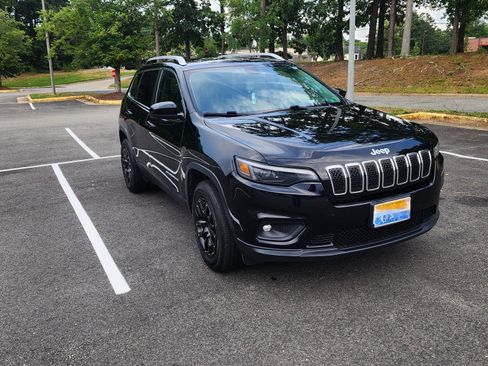 Used 2019 Jeep Cherokee Latitude w/ Cold Weather Group AWD/4WD image 14