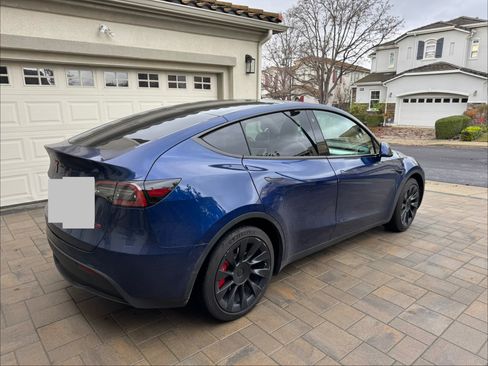 Used 2022 Tesla Model Y Long Range image 5