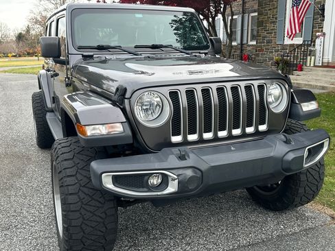 Used 2019 Jeep Wrangler Unlimited Sahara image 1