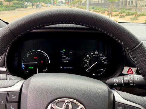 Used 2023 Toyota Sienna XSE image 15