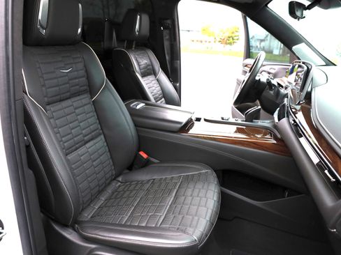 Used 2021 Cadillac Escalade ESV Sport Platinum image 22