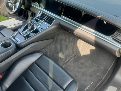 Used 2020 Porsche Panamera 4 image 13