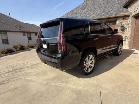 Used 2019 Cadillac Escalade Premium Luxury AWD/4WD image 5