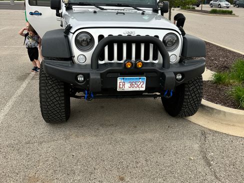 Used 2012 Jeep Wrangler Unlimited Rubicon w/ Dual Top Group AWD/4WD image 6