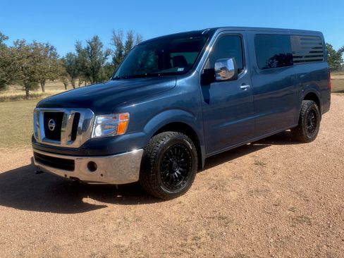 Used 2020 Nissan NV 3500 SL image 1