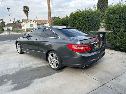 Used 2011 Mercedes-Benz E 550 Coupe image 4