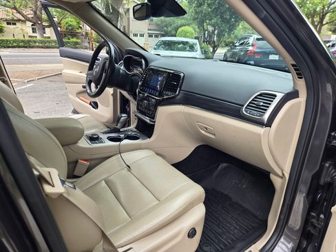 Used 2019 Jeep Grand Cherokee Limited w/ Luxury Group II AWD/4WD image 2