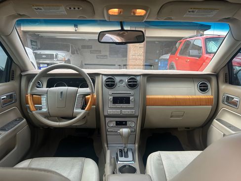 Used 2009 Lincoln MKZ image 8