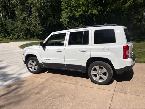 Used 2016 Jeep Patriot Latitude AWD/4WD image 1