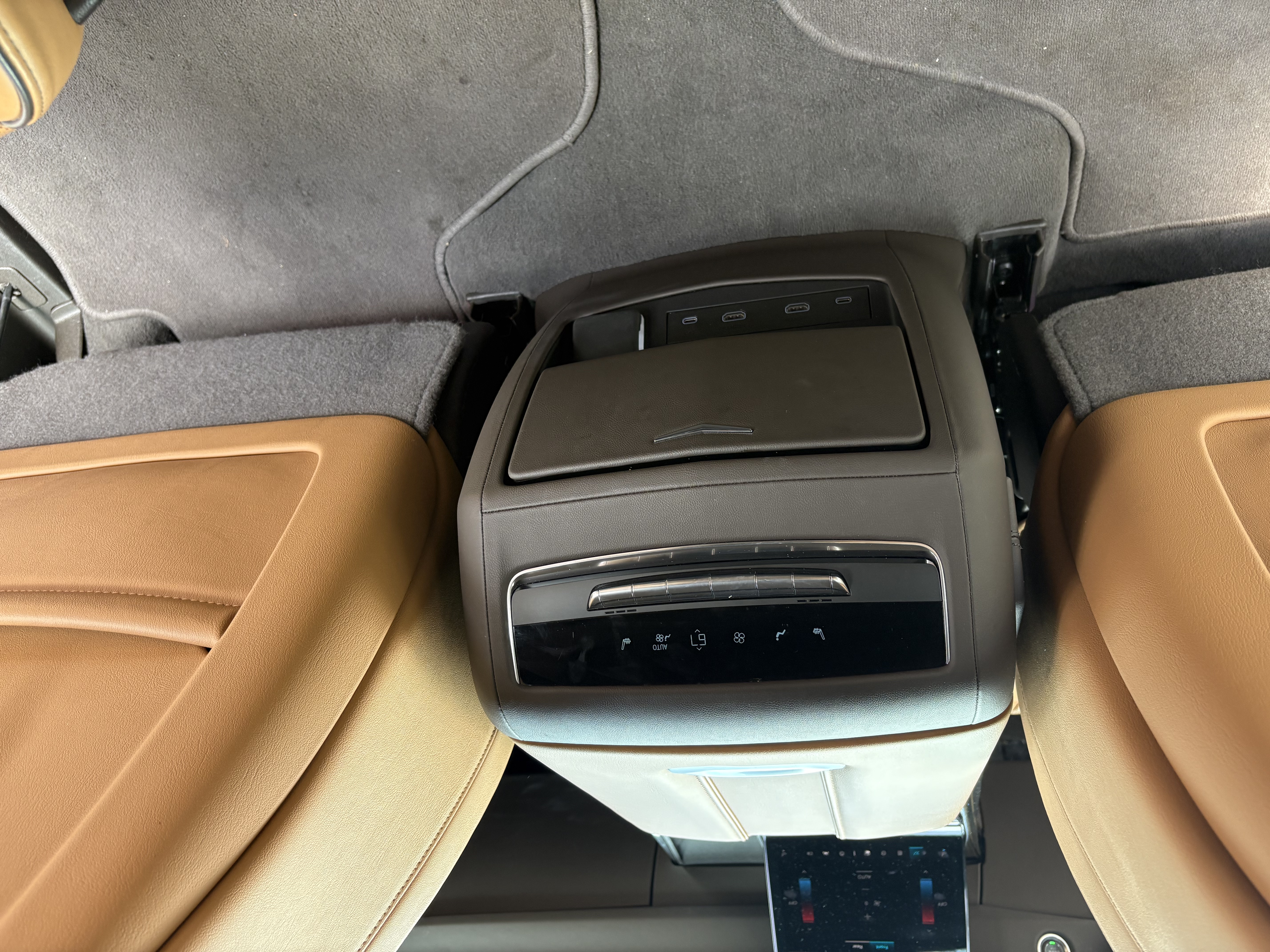 Used 2025 Cadillac Escalade ESV Premium Luxury AWD/4WD image 23