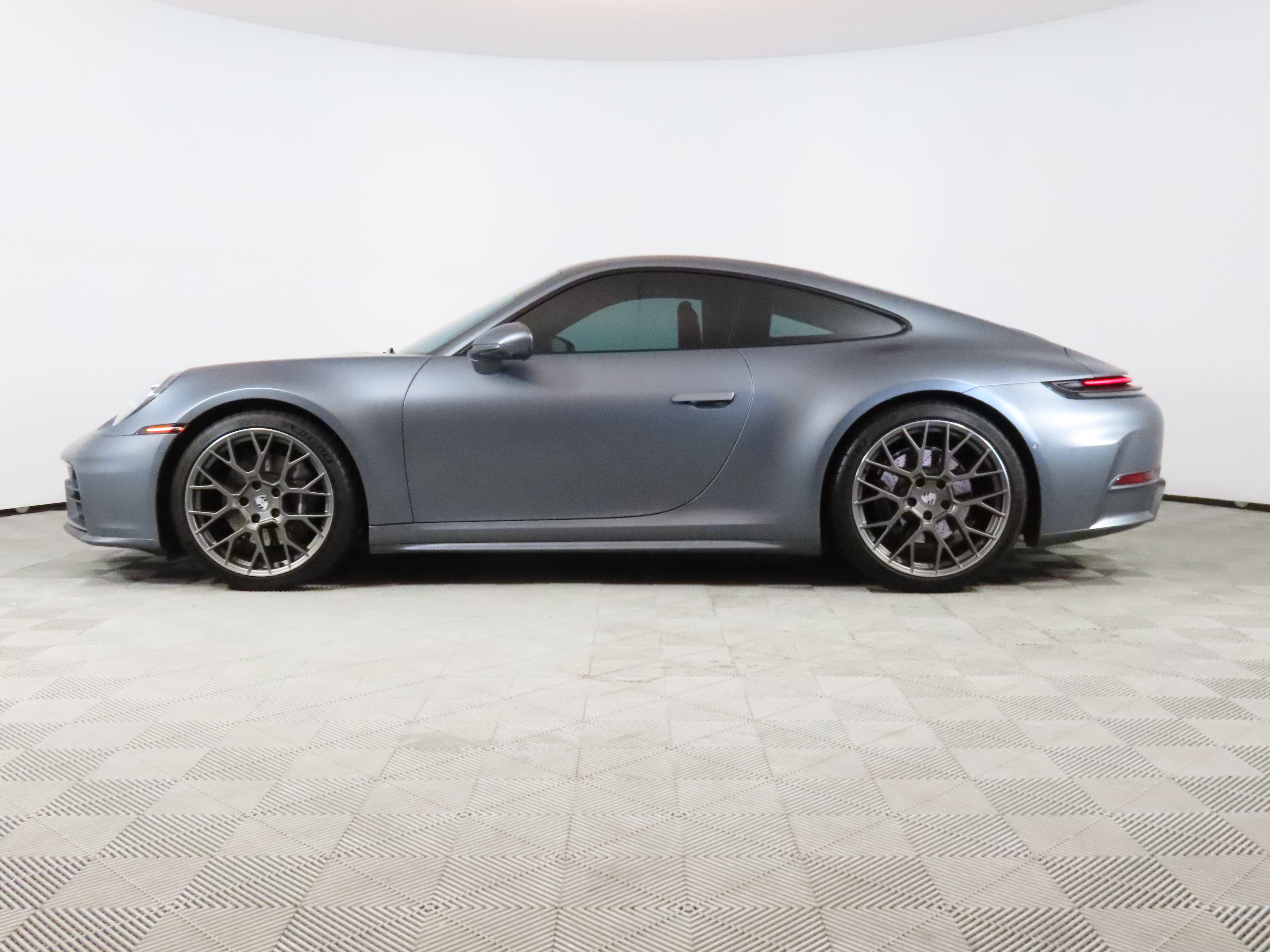 Used 2025 Porsche 911 Carrera RWD image 2
