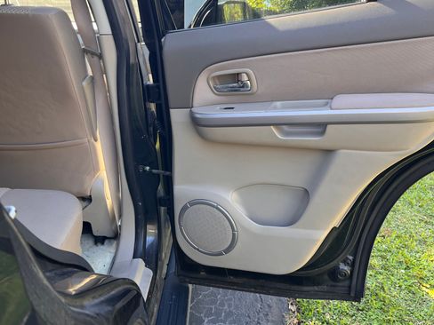 Used 2011 Suzuki Grand Vitara Premium image 8