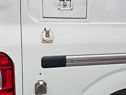 Used 2016 Nissan NV 3500 SV w/ Technology Package image 5