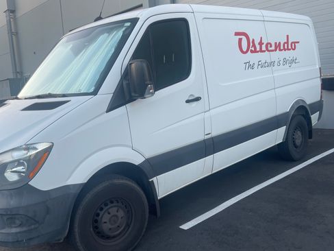 Used 2016 Mercedes-Benz Sprinter 2500 image 1