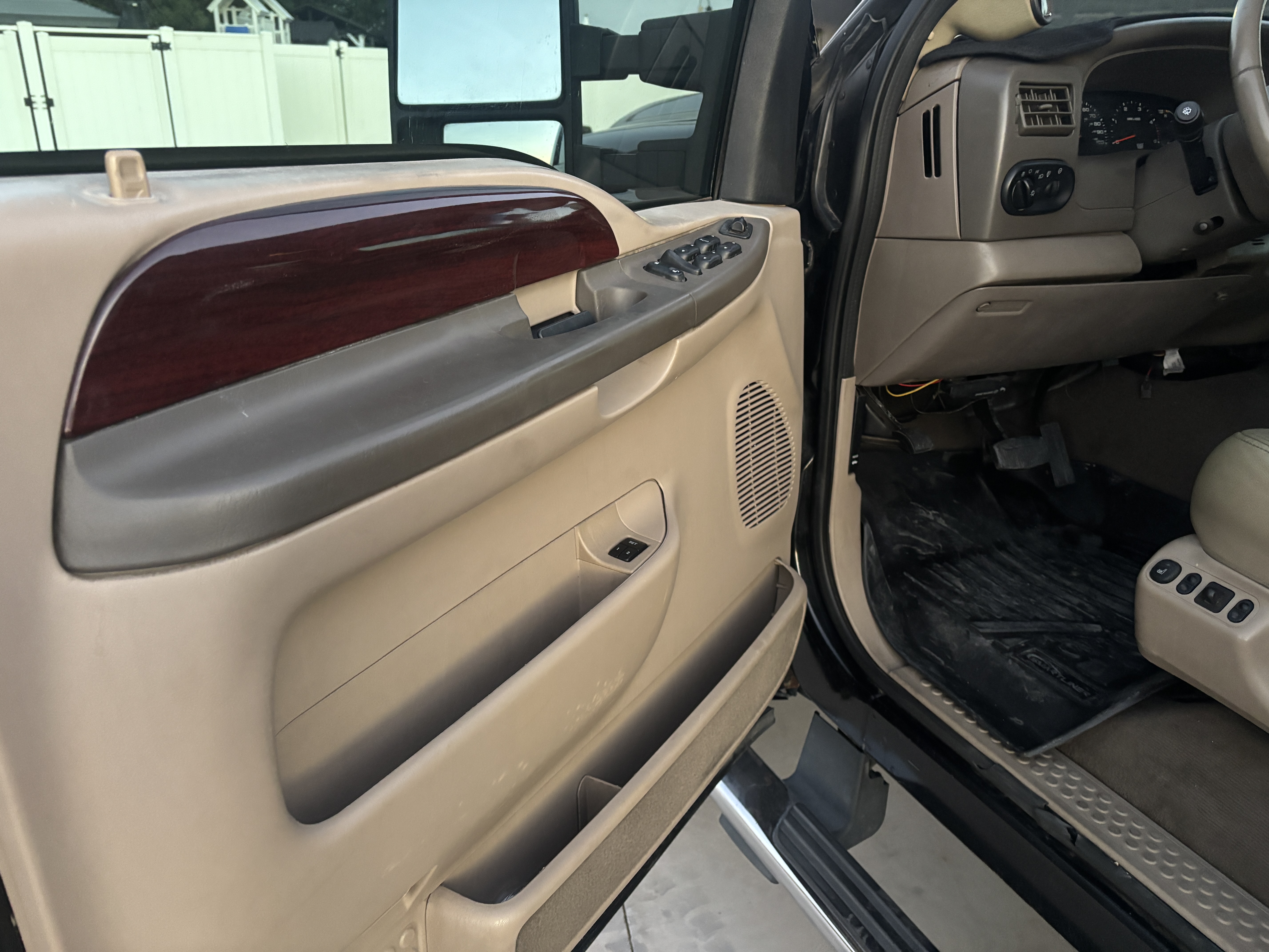 Used 2004 Ford Excursion Limited AWD/4WD image 9