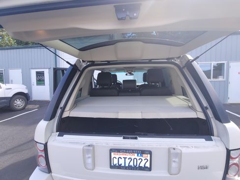 Used 2010 Land Rover Range Rover HSE AWD/4WD image 13