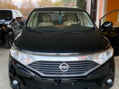 Used 2017 Nissan Quest SV image 2