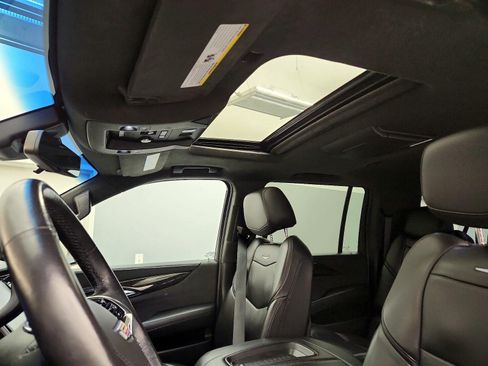 Used 2020 Cadillac Escalade ESV Platinum image 12