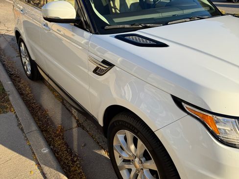 Used 2014 Land Rover Range Rover Sport HSE image 18