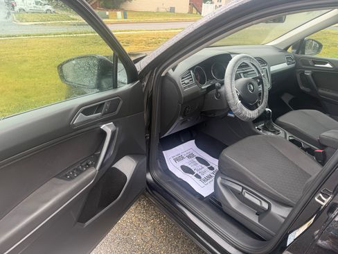Used 2021 Volkswagen Tiguan S FWD image 6