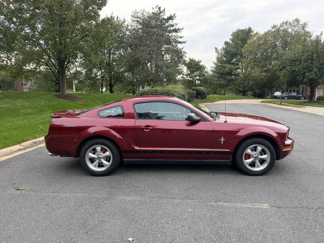 Used 2007 Ford Mustang Premium RWD image 4