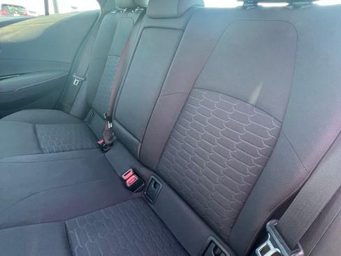 Used 2022 Toyota Corolla SE image 2