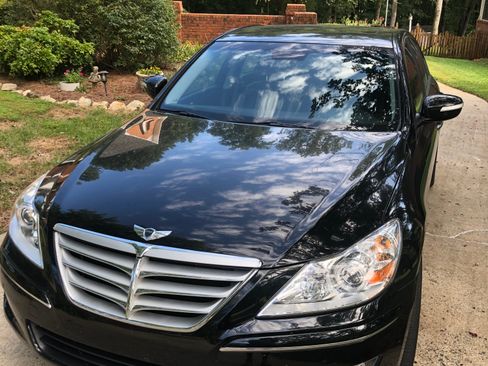 Used 2009 Hyundai Genesis 4.6 w/ Technology Pkg 5 RWD image 1