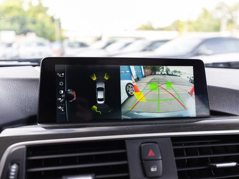 Used 2017 BMW 330i xDrive Sedan w/ Premium Package image 19