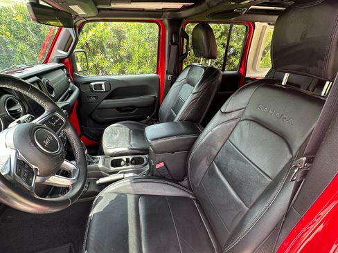 Used 2019 Jeep Wrangler Unlimited Sahara AWD/4WD image 9