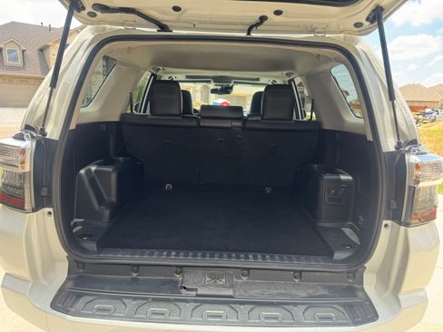 Used 2022 Toyota 4Runner SR5 Premium w/ Moonroof Package AWD/4WD image 14